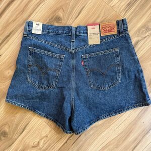 NWT Levi’s Women’s Blue High-Waisted Relaxed Fit Denim Mom Shorts Size 33